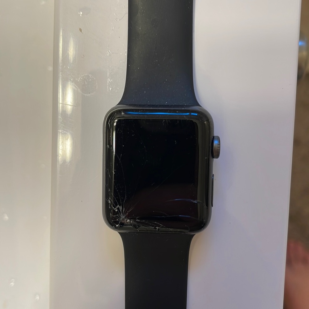 Apple Watch Series 3 42 MM Broken